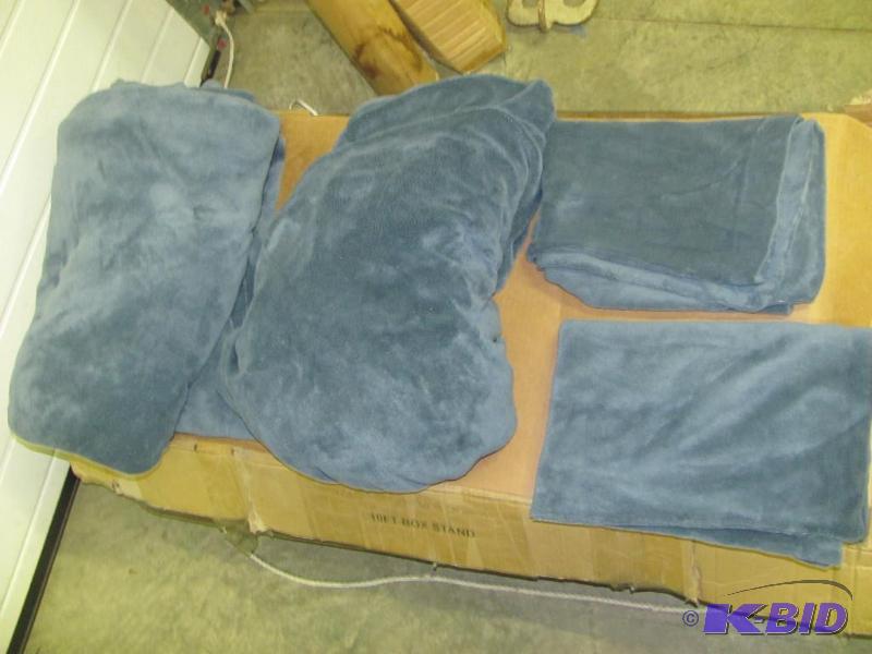 This CASTLECREEK 4-Piece Denim Cozy Plush Fle...