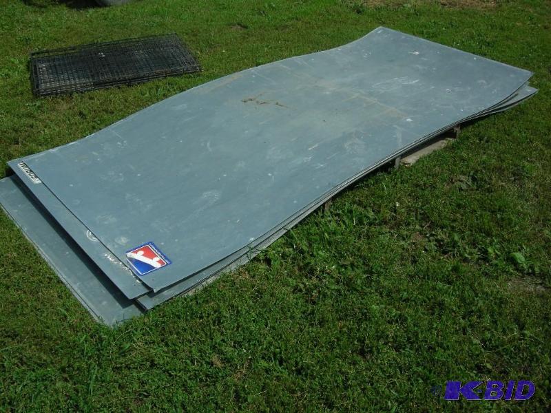 lot 11 image: 13 Sheets galvanized tin