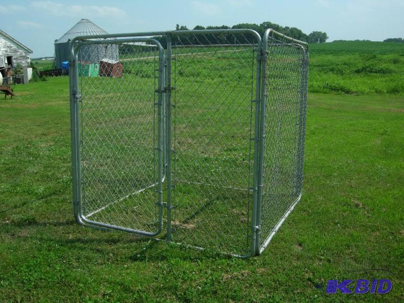 lot 13 image: Portable Dog Kennel Chain Link