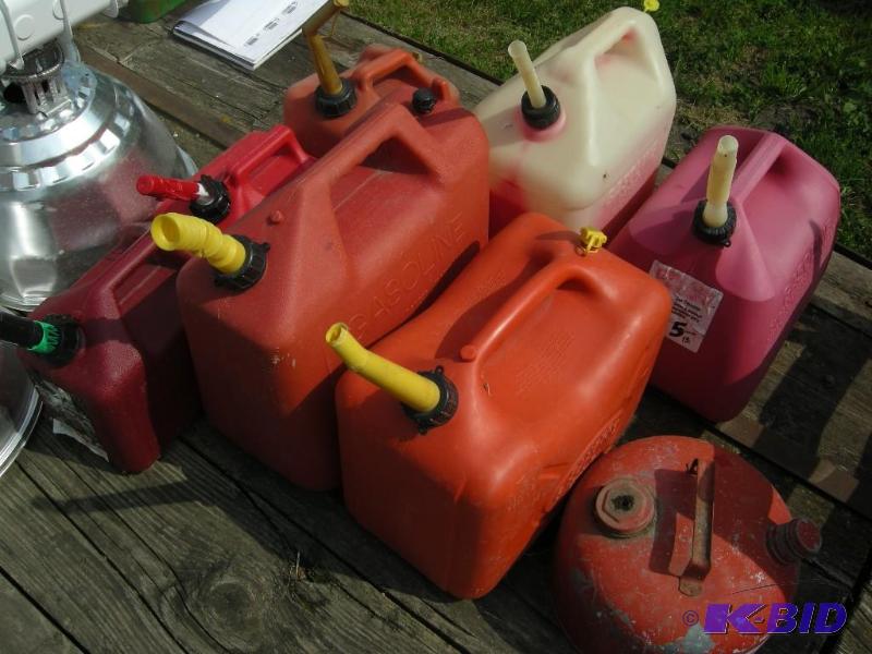lot 14 image: Group gas cans
