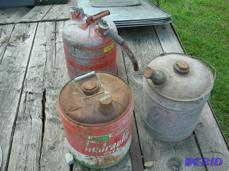 lot 28 image: 3 gasfluid cans