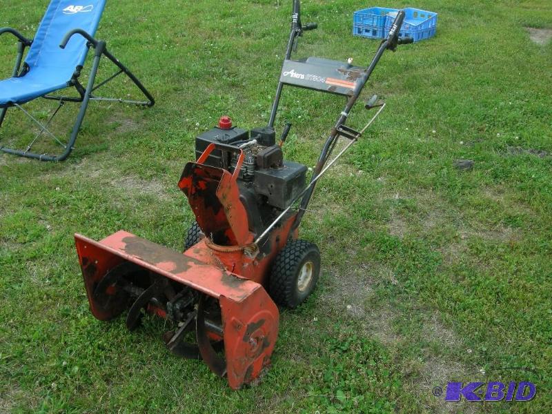 lot 35 image: Ariens ST504 5hp 4spd snowblower