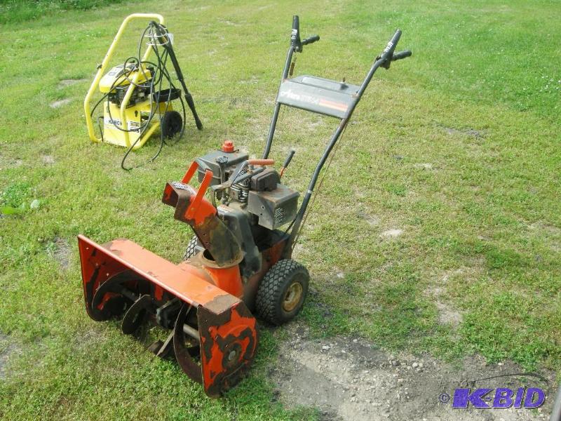 lot 38 image: Ariens ST504 5hp 4spd snowblower