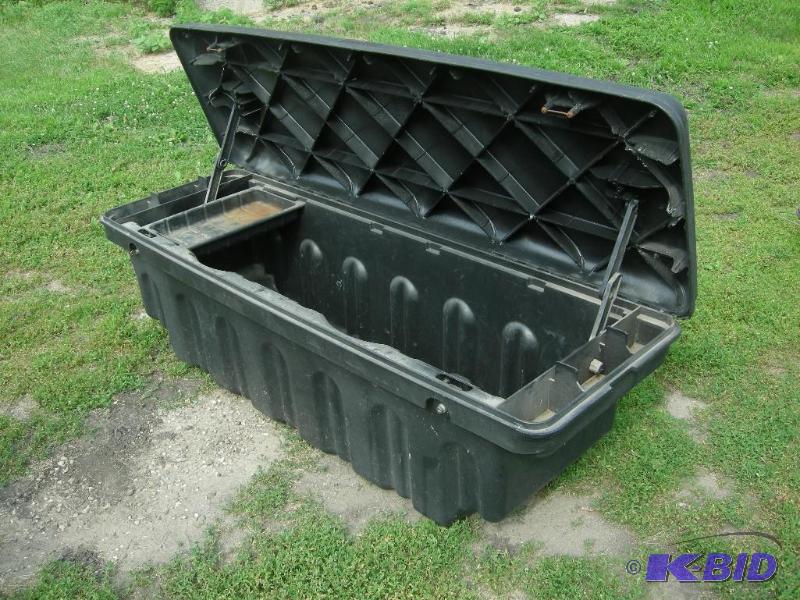 lot 39 image: CargoMax Composite Pickup tool box