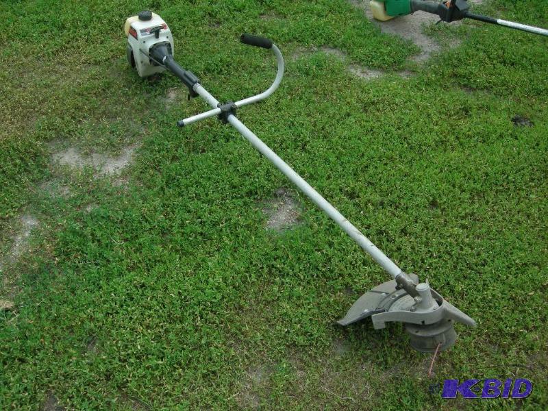 lot 42 image: Ryobi 31cc weed whip