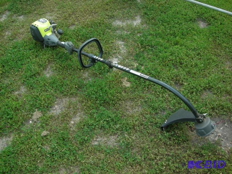 lot 43 image: Ryobi C430 4 cycle weed whip