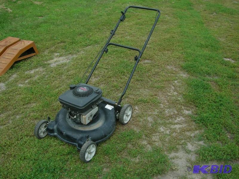 lot 45 image: MTD 5hp push mower
