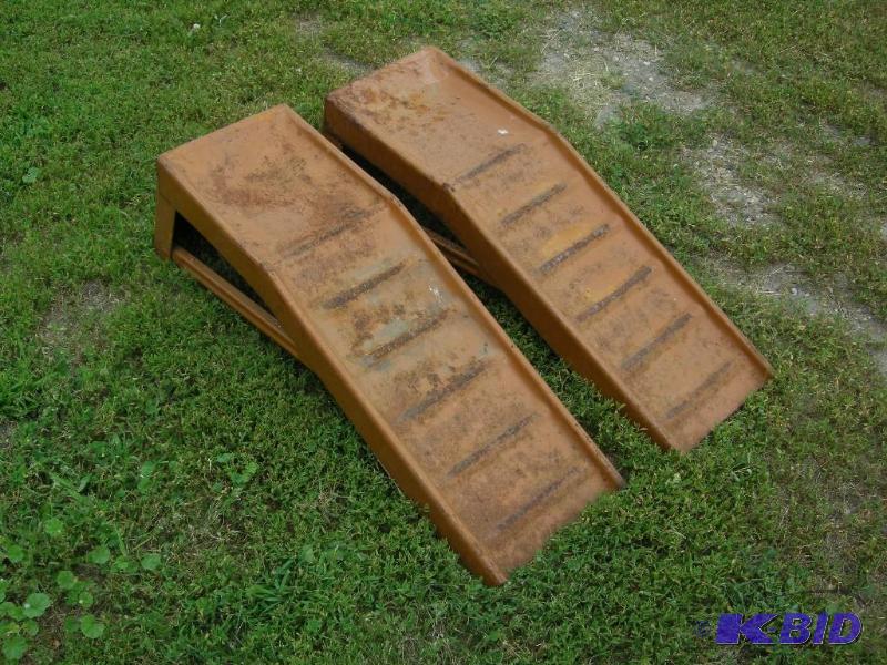 lot 46 image: Pair of car ramps