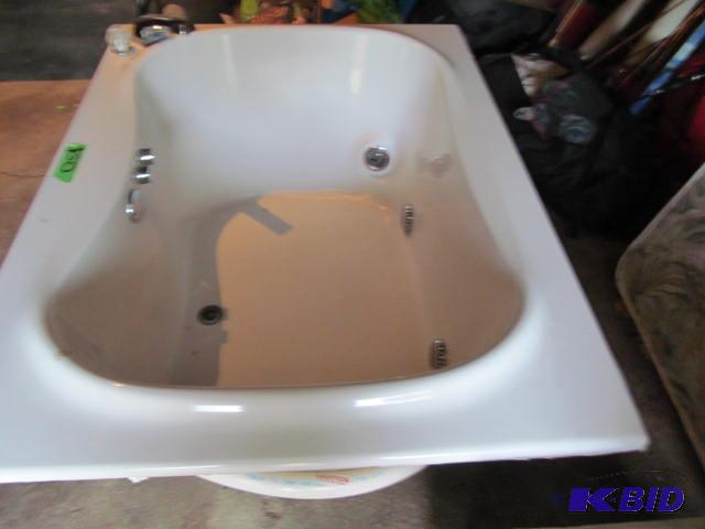Jacuzzi Bathtub with 4 jets, Installed but Wa...