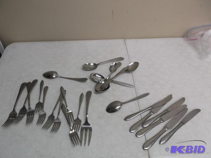 lot 104 image: Lot Of Spoons, Forks, Knives...