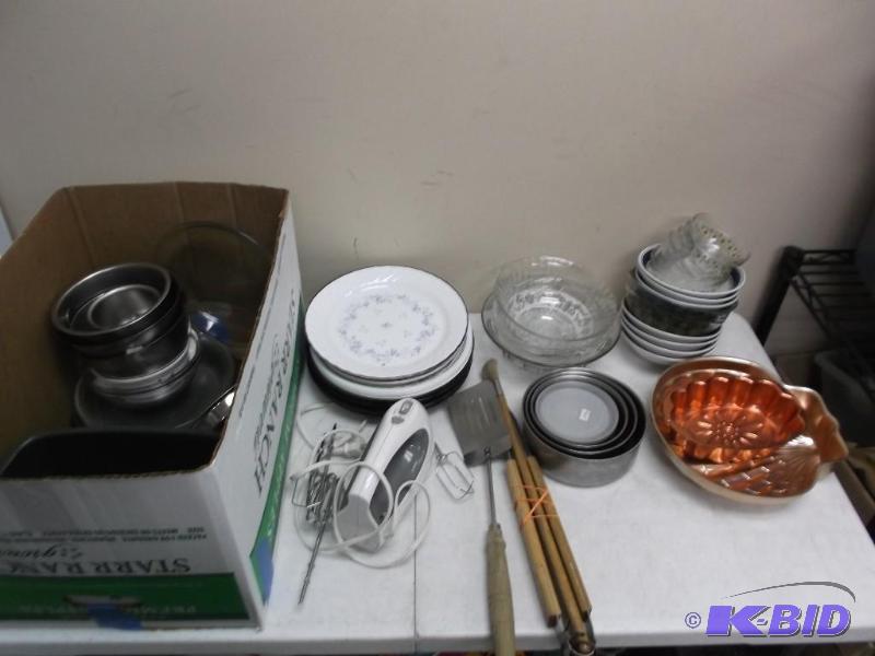 lot 109 image: Lot Of Kitchen Items, Mixing Bowls...
