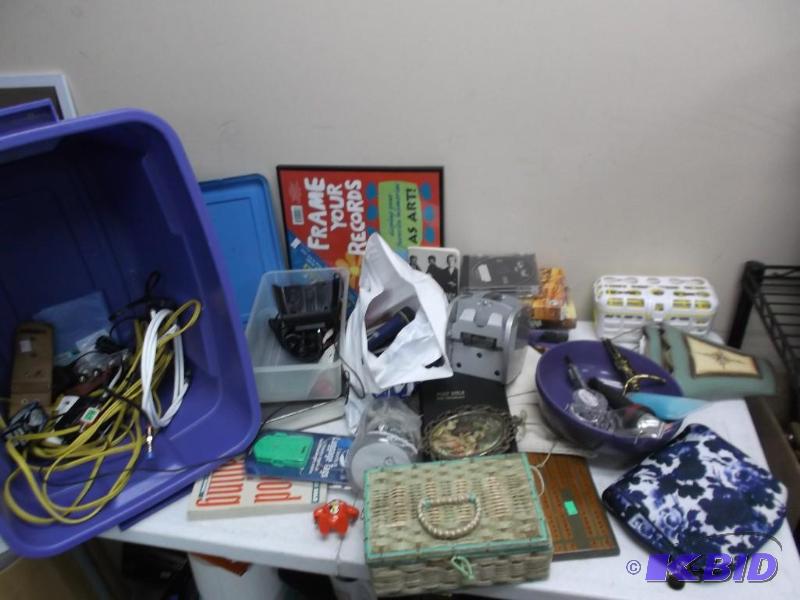 lot 129 image: Lot Of Random&nbspItems, Cords, Cribbage&nbs...