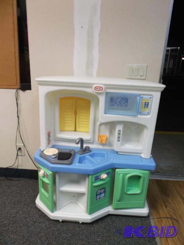 lot 25 image: Little Tikes Kids Play Kitchen...