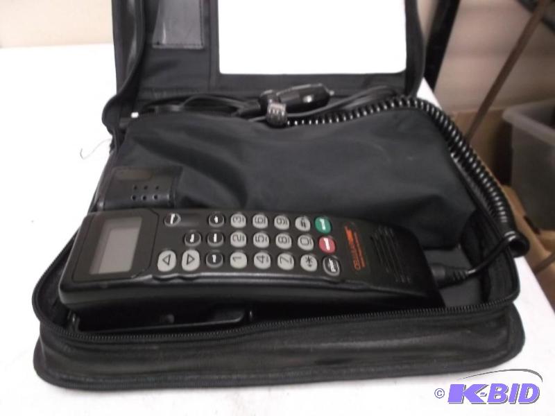 lot 56 image: Vintage Cellular One Portable Phone - UNTESTE...