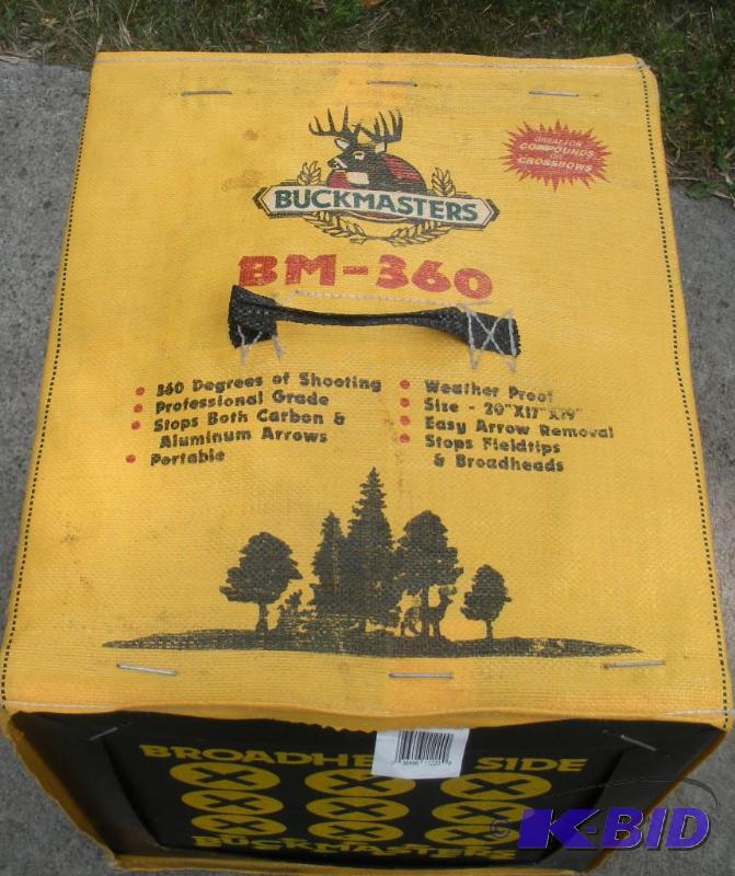 lot 014 image: Bow Target for Broadheads and Target Arrows  Great Condition