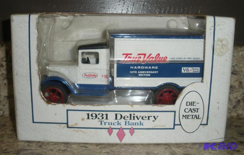 lot 023 image: Die Cast Metal True Value Truck
