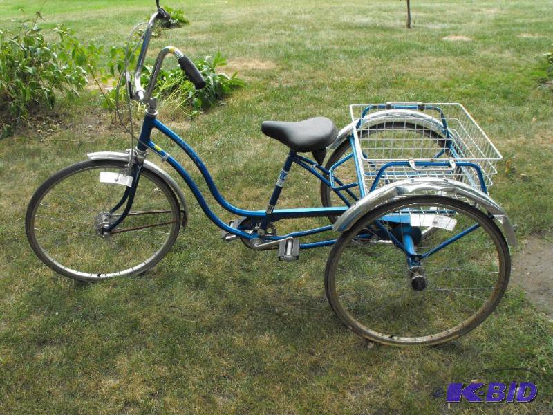 lot 024 image: Schwinn Three Wheeled Bike