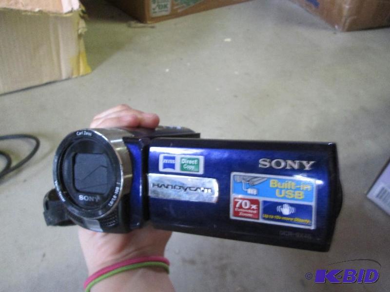 lot 117 image: Sony vidoeo camera and recorder, no charger, ...