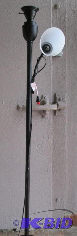 lot 151 image: Standing floor lamp, nice quality design...