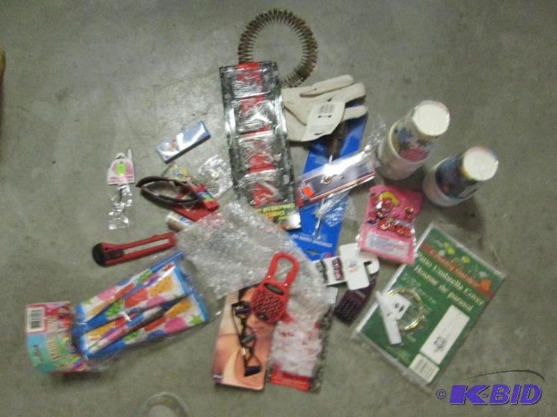 lot 154 image: random lot of various things, toys, garden, o...
