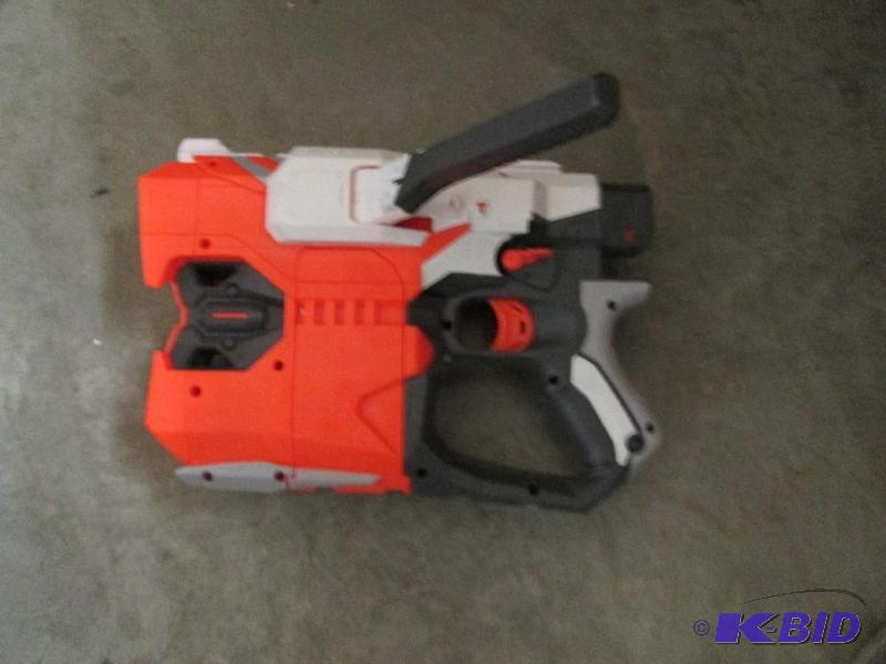 lot 184 image: Nerf Diatron toy gun...