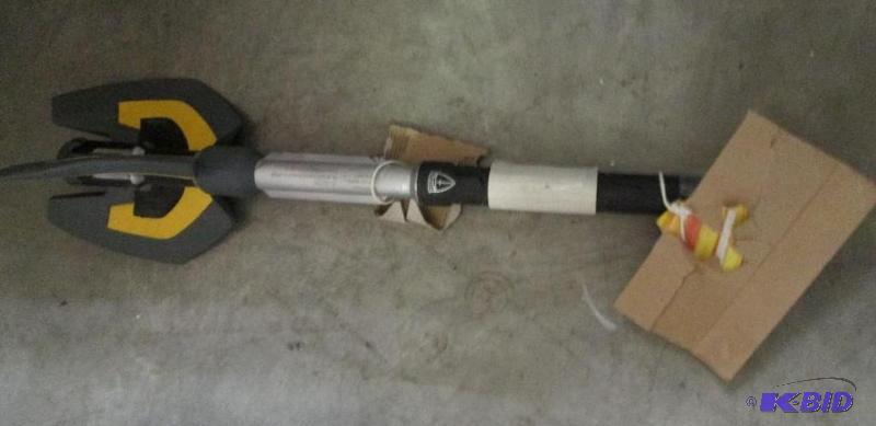 lot 187 image: Nerf battle master mace...