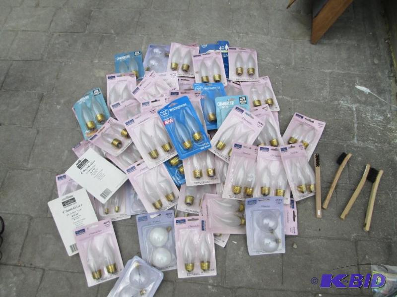 lot 2 image: huge lot of mixed light bulbs, chandelier and...
