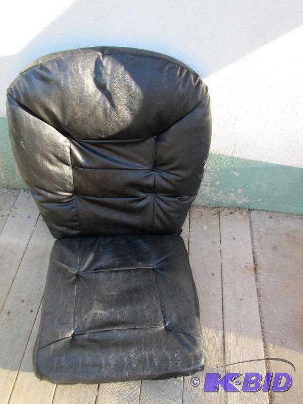 lot 200 image: Vinyl chair pad...