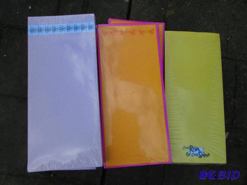 lot 21 image: small lot of mediem note pads...