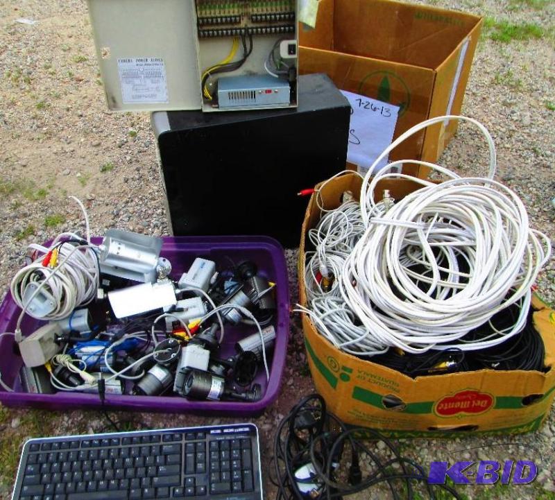 lot 27 image: Lot of 17 security cameras with enough wire t...
