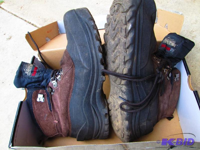 lot 46 image: Itasca Thermolite size 11 boots, have been wo...