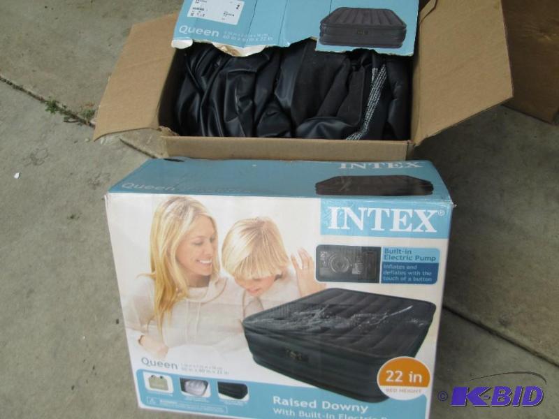 lot 53 image: Pair of Intex Queen air beds, both appear in ...