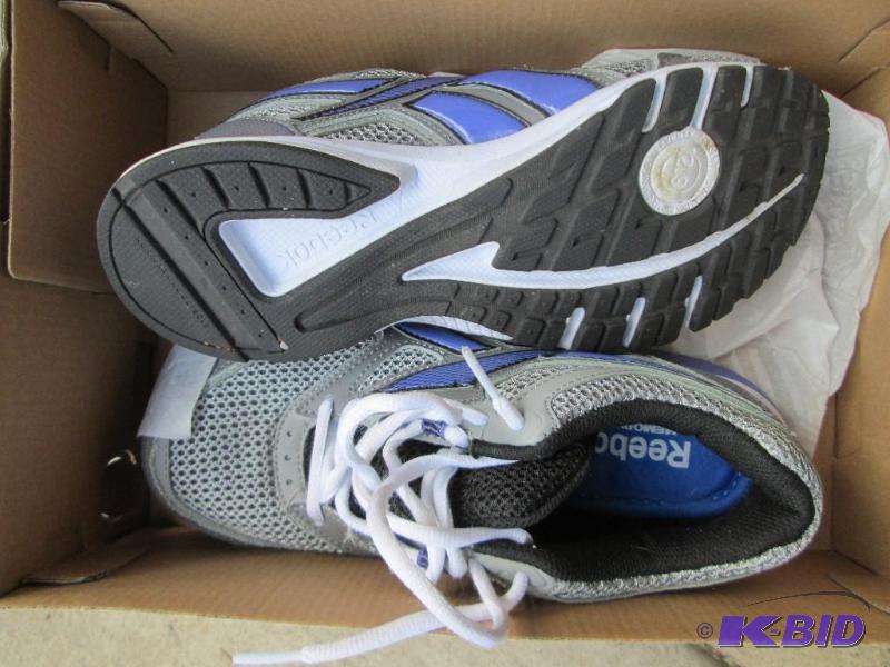 lot 58 image: Reebock size 7 hydrotech shoes, may have been...