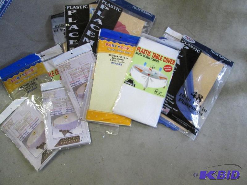 lot 91 image: varity of table cloths and placemats various ...