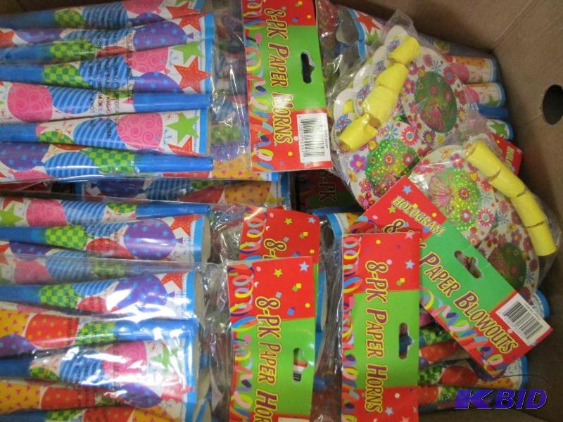lot 97 image: mixed lot of 8 pack paper horns with blow out...