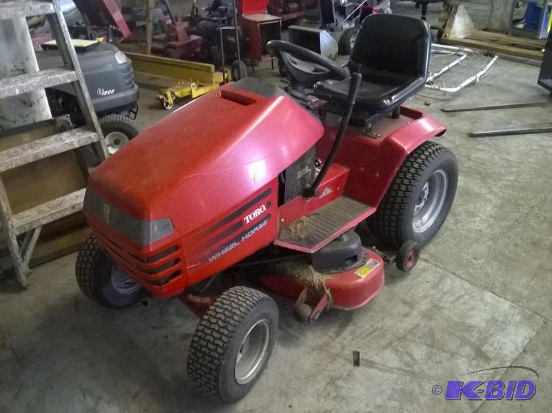 lot 1 image: Toro Wheel Horse Riding Lawnmower, 267-H, 42i...