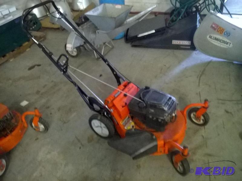 lot 11 image: Ariens Self Propelled Lawnmower, 911070...