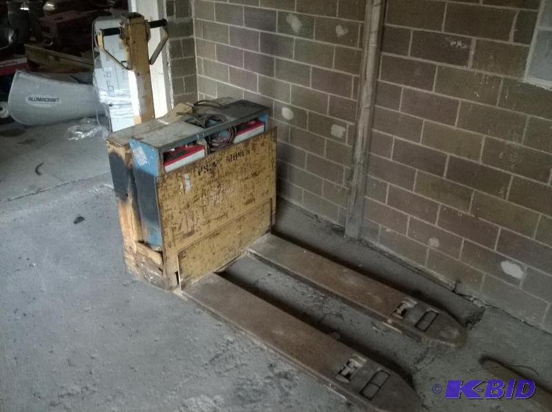 lot 17 image: Ziegler Prime Mover Electric Pallet Jack with...