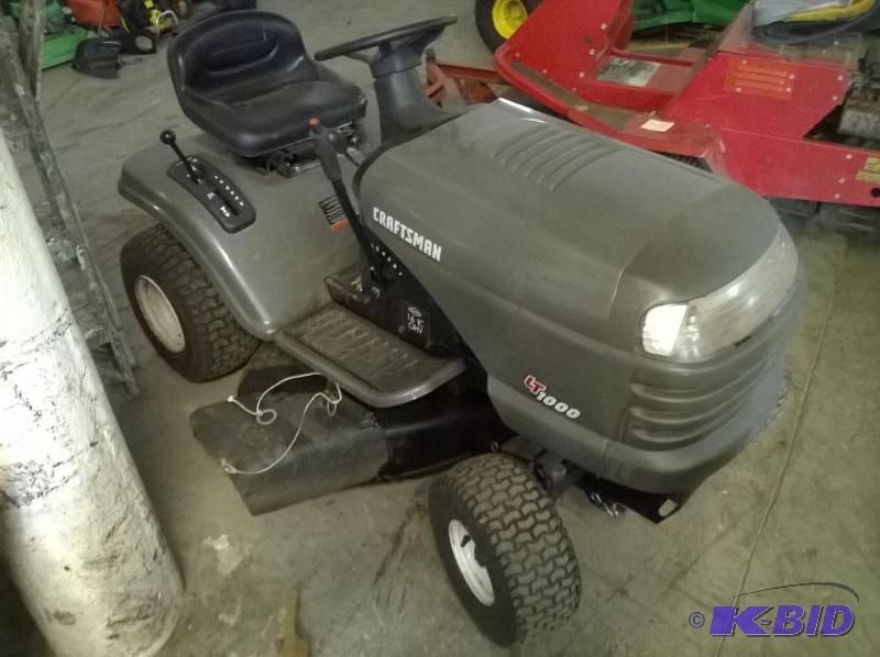 lot 2 image: Craftsman LT 1000 Riding Lawnmower, 42in, 16h...