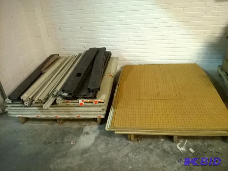 lot 32 image: Pallet Lot of Gondola Shelving Pieces, includ...