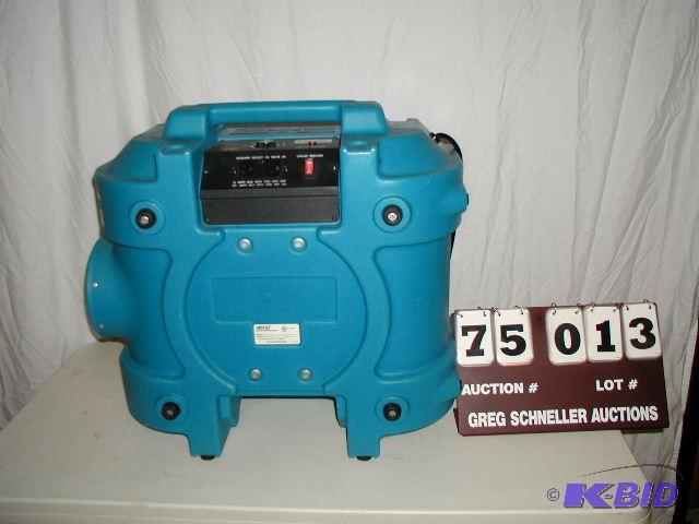 lot 13 image: Dri-Eaz Defendair air scrubber, model F284, m...