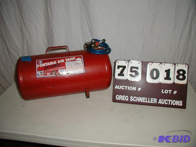 lot 18 image: Midwest Products portable air tank with gauge...