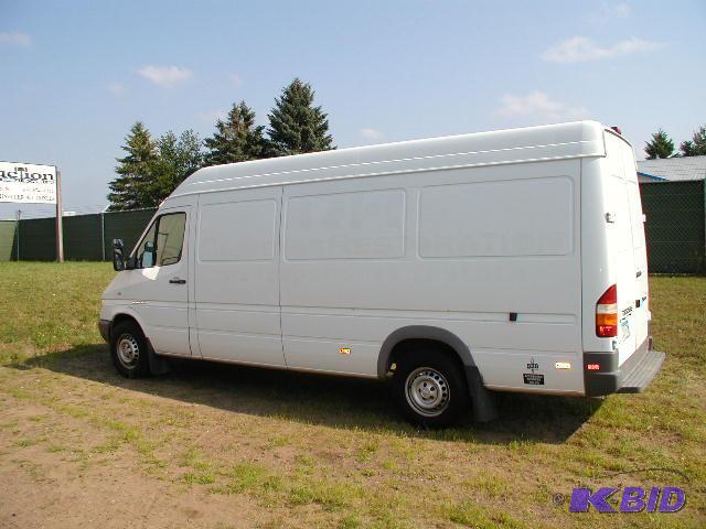 lot 2 image: 2006 Dodge Sprinter 2500 Van. New tires and b...