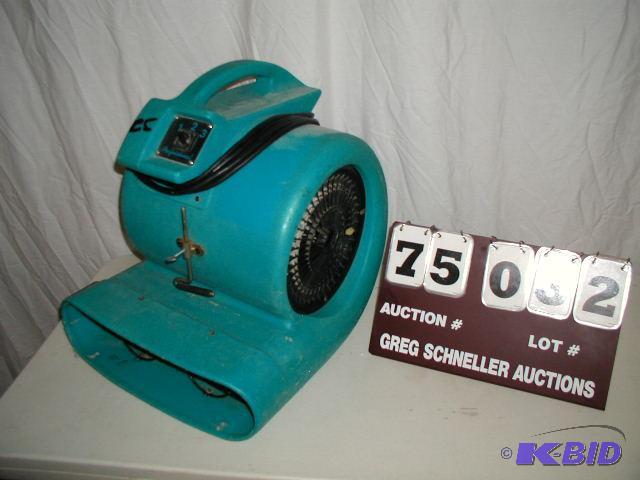 lot 32 image: Dri-Eaz Turbo Dryer Saraha, 115 volt, 4.7 amp...
