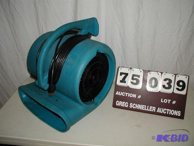 lot 39 image: Dri-Eaz Sahara dryer, model F351....