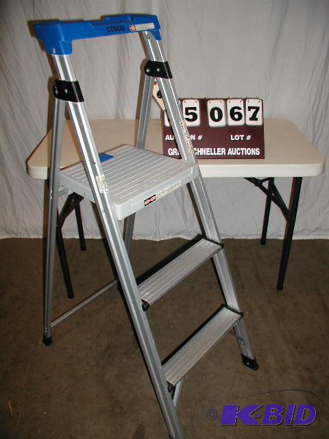 lot 67 image: Cosco 2 step, 3 ft work ladder....