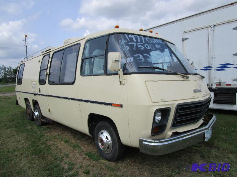 lot 2 image: GMC RV