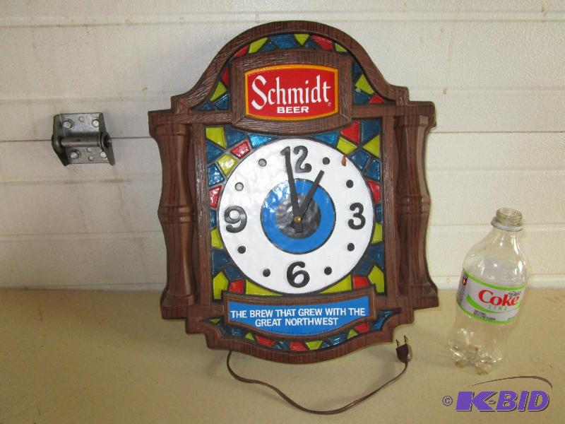 lot 29 image: Schmidt Beer clock