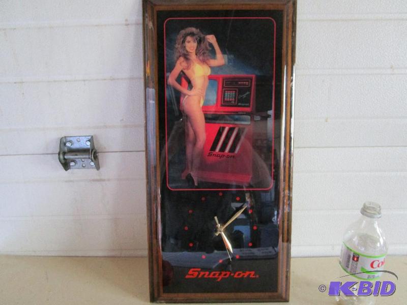 lot 53 image: Collectible Snap On Clock