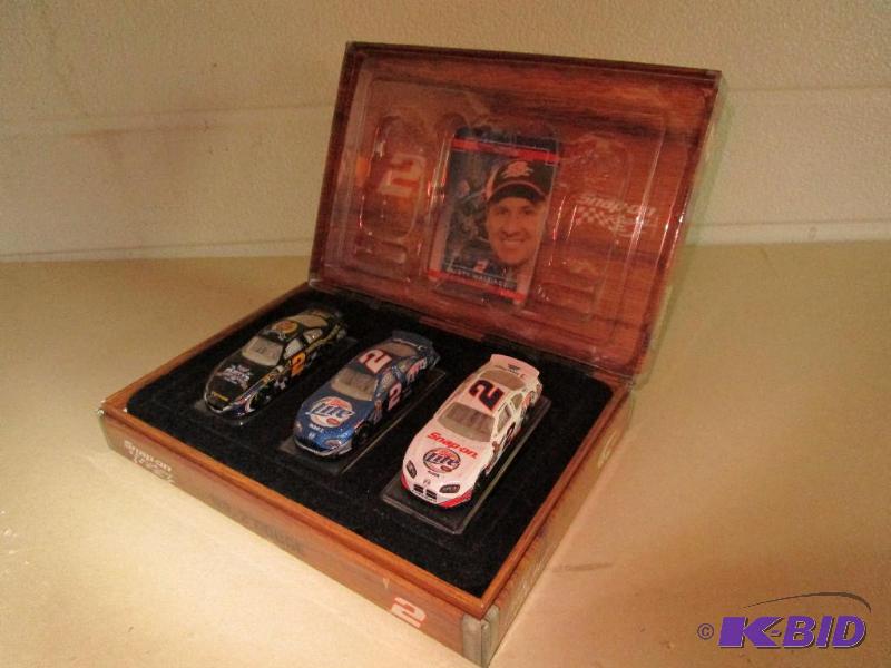 lot 9 image: Hotwheel Collectors Set